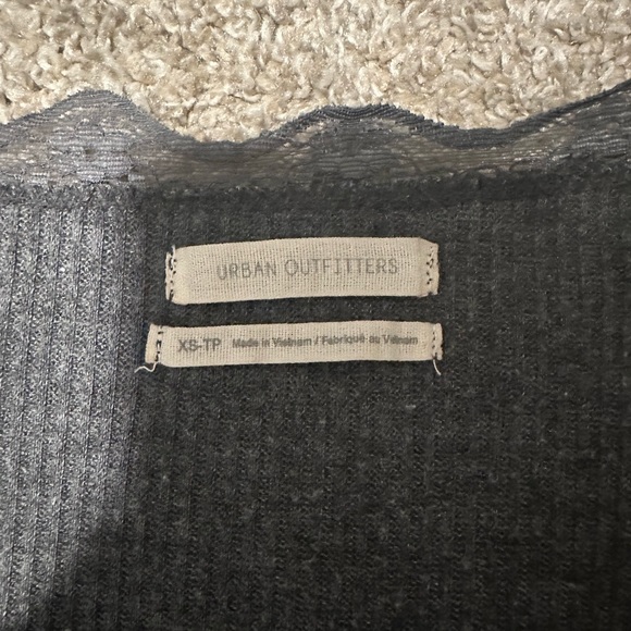 Urban outfitters gray lace crop top - Picture 5 of 7